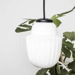House Doctor Acorn Hanglamp Wit Glas Ø13,5cm -LAMPEN Winkel house doctor acorn hanglamp wit glas 135cm 2